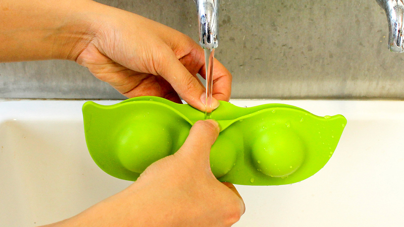 Illustration for article titled Hands Down the Easiest Way To Make Ice Spheres
